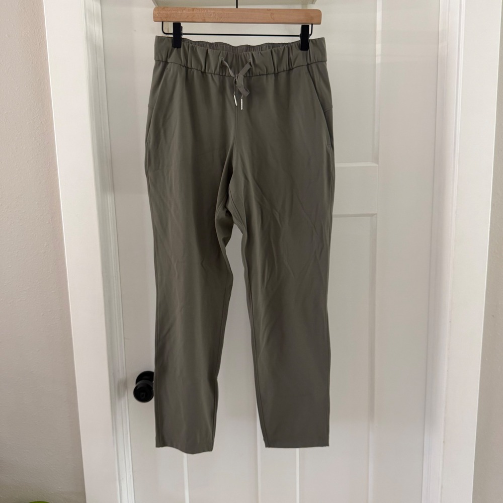 Lululemon On The Fly Crop High-Rise 7/8 Length 27" Sage Green Size 6 W5BPNS